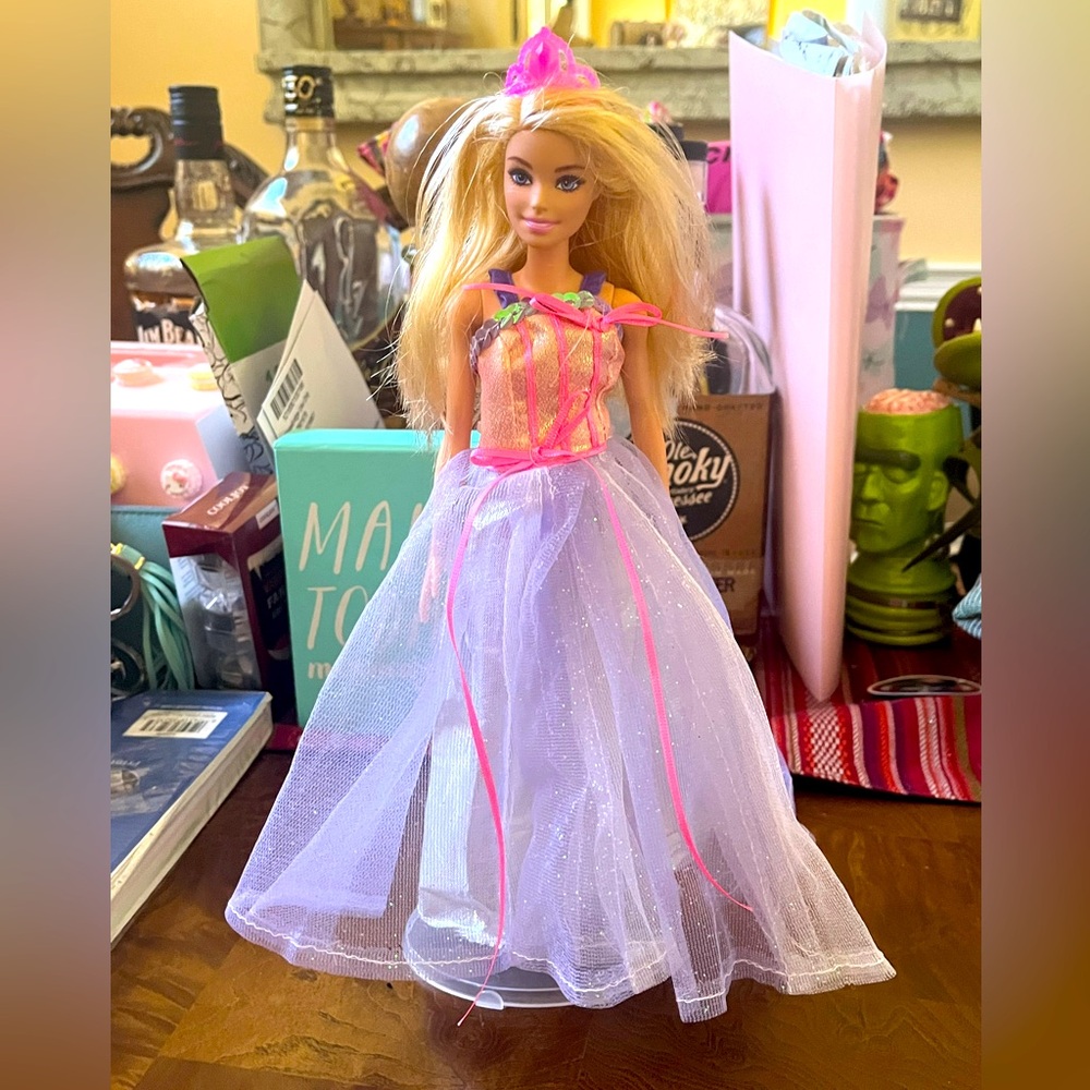 Barbie Fairytopia, doll, comes with plastic outfit built on in neon, and flat